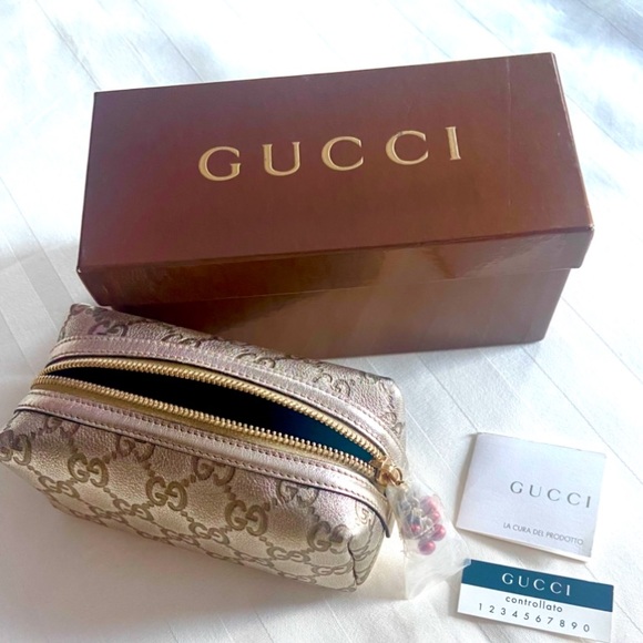 GUCCI toiletry bag, luxurious metallic leather 
Perfect gift for you or gifting - Picture 9 of 14